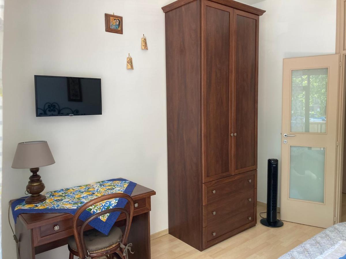 Casa Vacanza Brezza Di Maestrale Salerno Exterior photo