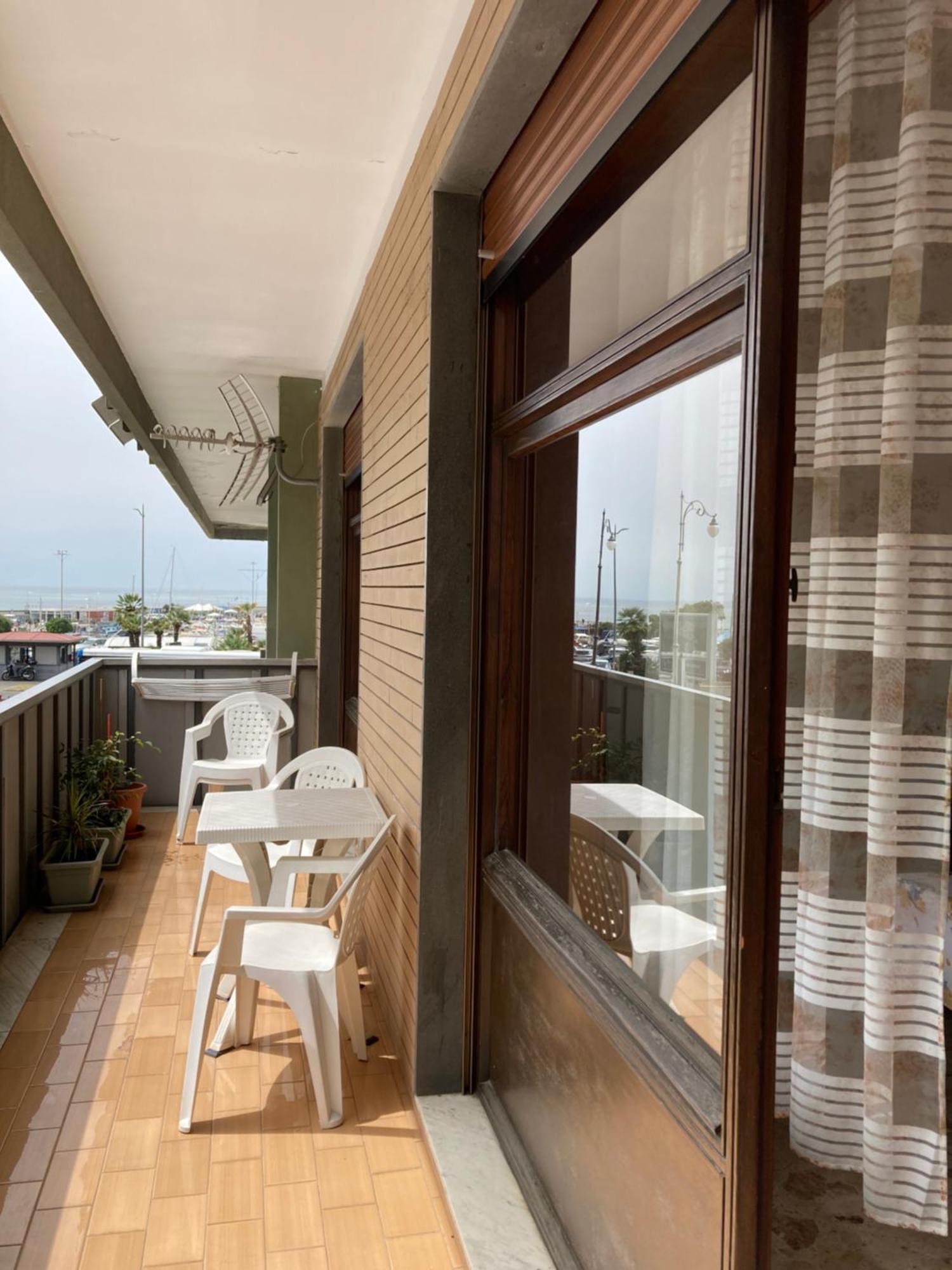 Casa Vacanza Brezza Di Maestrale Salerno Exterior photo